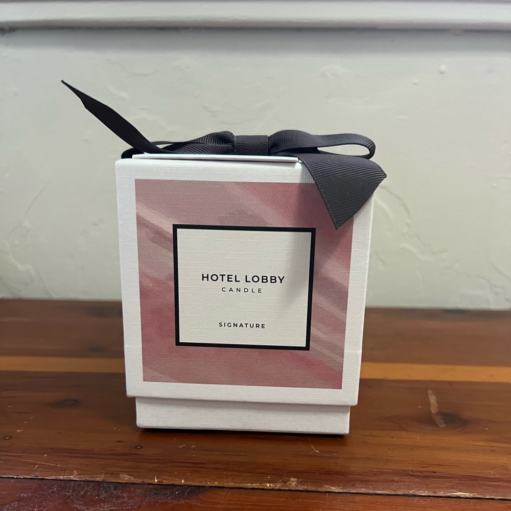 NIB Hotel Lobby Candle in Signature Scent